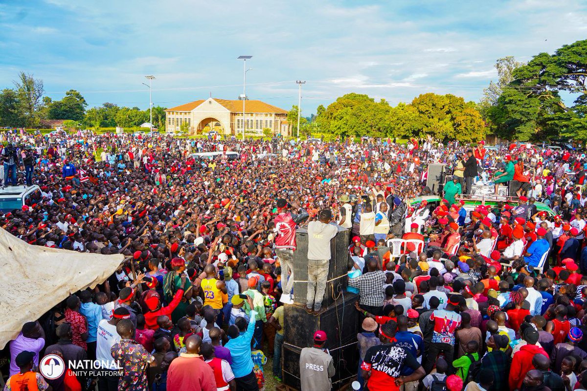 HEBobiwine's tweet photo. The people of Hoima turned up in large droves today in Kigorobya to listen to the message of change! Freedom is coming! #NUPCountryWideTour #FreeAllPoliticalPrisoners https://t.co/IRgn5bqeBS