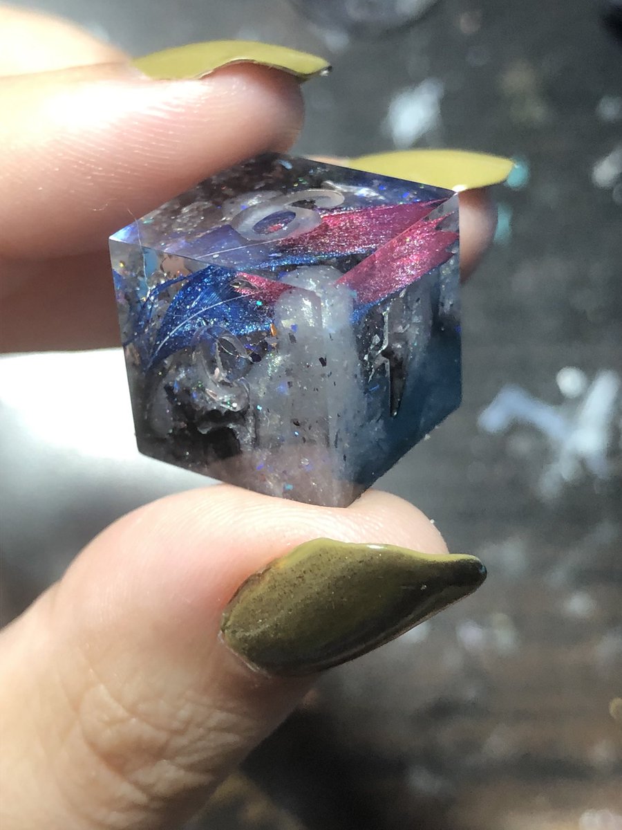 HealersHug's tweet image. Sometimes the things you plan the least turn out the best. This set was originally going to be based off of one of the monsters from dnd but I decided last minute to throw out those plans and just go with the feeling. 
#handmadedice #dnd #dungeonsanddragons #ttrpg #dice #diceset