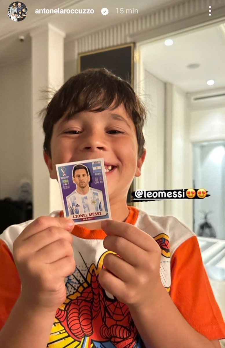 AleLiparoti's tweet photo. Se acuerdan cuando Mateo Messi consiguió la figurita de su papá y está feliz. Qué gran ser humano. https://t.co/pdevNlX2Ww