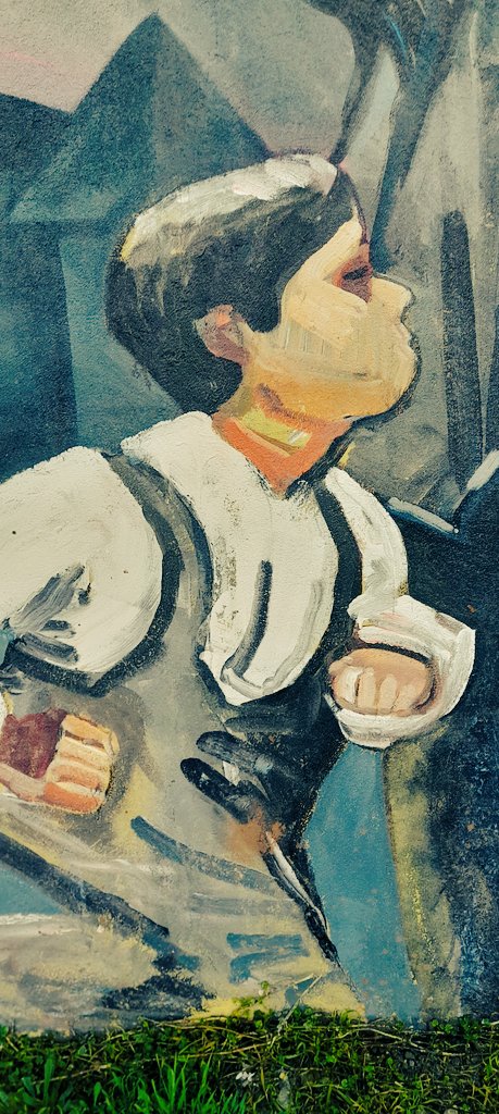 AlexisPredeto's tweet image. La dictadura
no fue un error, tiene apellidos,
como colas de rata o lagartija,
y su elenco de honor para asesinos
los regocija todavía, y dura
indefinidamente; no fue un malentendido
sino la voluntad de pasar una lija
de hierro por encima de los niños.

(Poeta Armando Uribe).