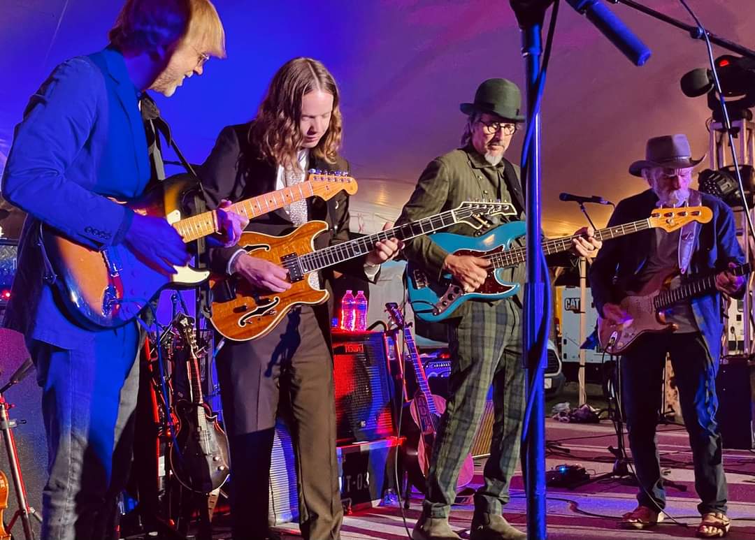 Stellabluez's tweet image. Best wedding Band you could hope for ! Congratulations Mr &amp;amp; Mrs @BillyStrings . Loved the attire as well !