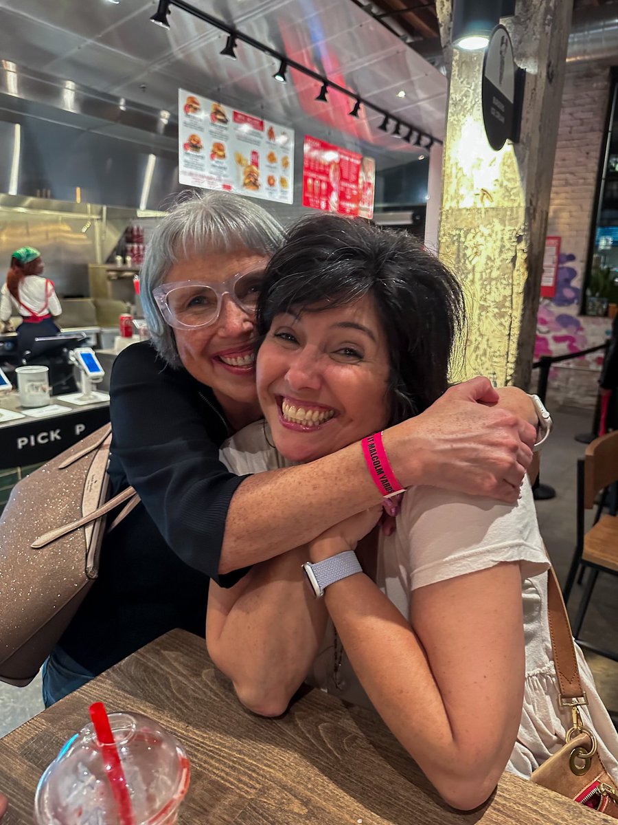 LittleHouseLH's tweet photo. A preview of pics from last night’s launch/signing at @magersandquinn! #littlehouselifehacks #littlehouseontheprairie #AuthorsOfTwitter #booksoftwitter https://t.co/kimmMMjLKo
