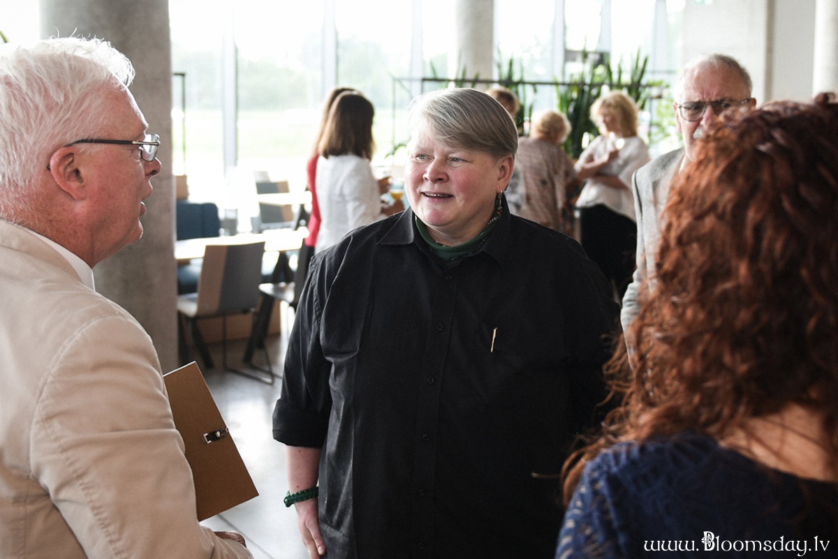 Ar dziļām skumjām esam spiesti paziņot, ka naktī uz 10. septembri no mums šķīrusies pirmā Blūma dienas saieta dalībniece Lauma Terēze Lapa – tulkotāja un LU HZF Anglistikas nodaļas lektore.

Izsakām līdzjūtību viņas tuviniekiem un draugiem.