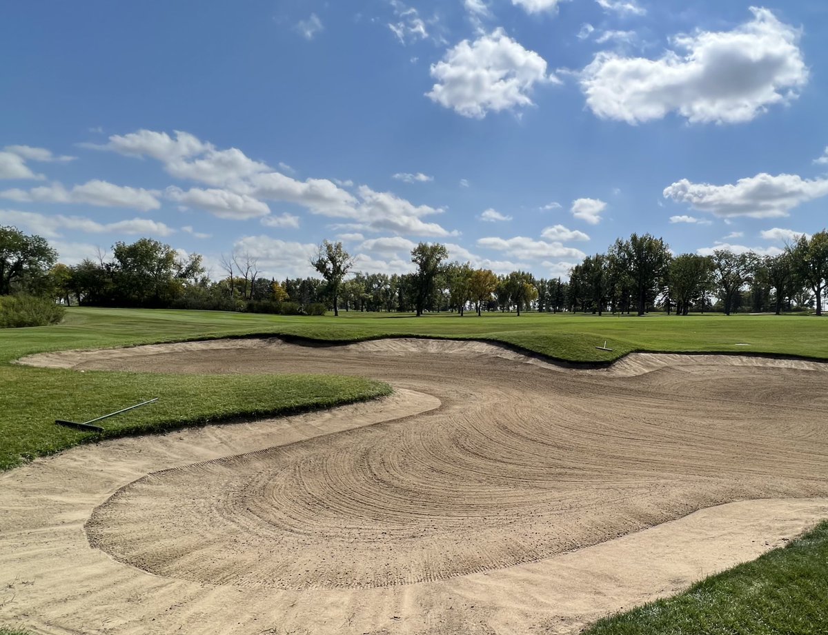 RileyTurf's tweet photo. Hope no one lands in these … but just in case there should be a clean lie for par save. https://t.co/gxDYivb9d1