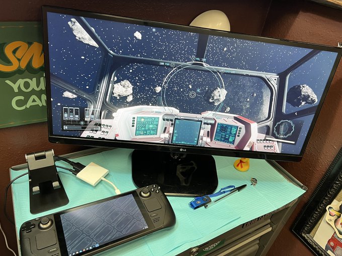 Just #Starfield running on a steamdeck connected to an ultra wide monitor running just fine 🤷&zwj;♂️ https://t<a href="/tag/starfield"class="tags">#Starfield</a>