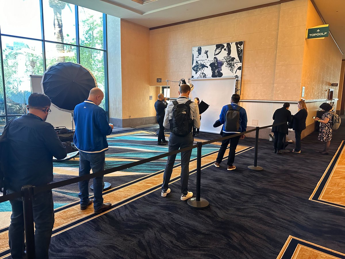 📸At IBM TechXchange Community Day in Vegas? Dont forget the free headshots today by registration #ibmtechxchange #ibmchampion @IBMPartners @IBMChampions @Radu43