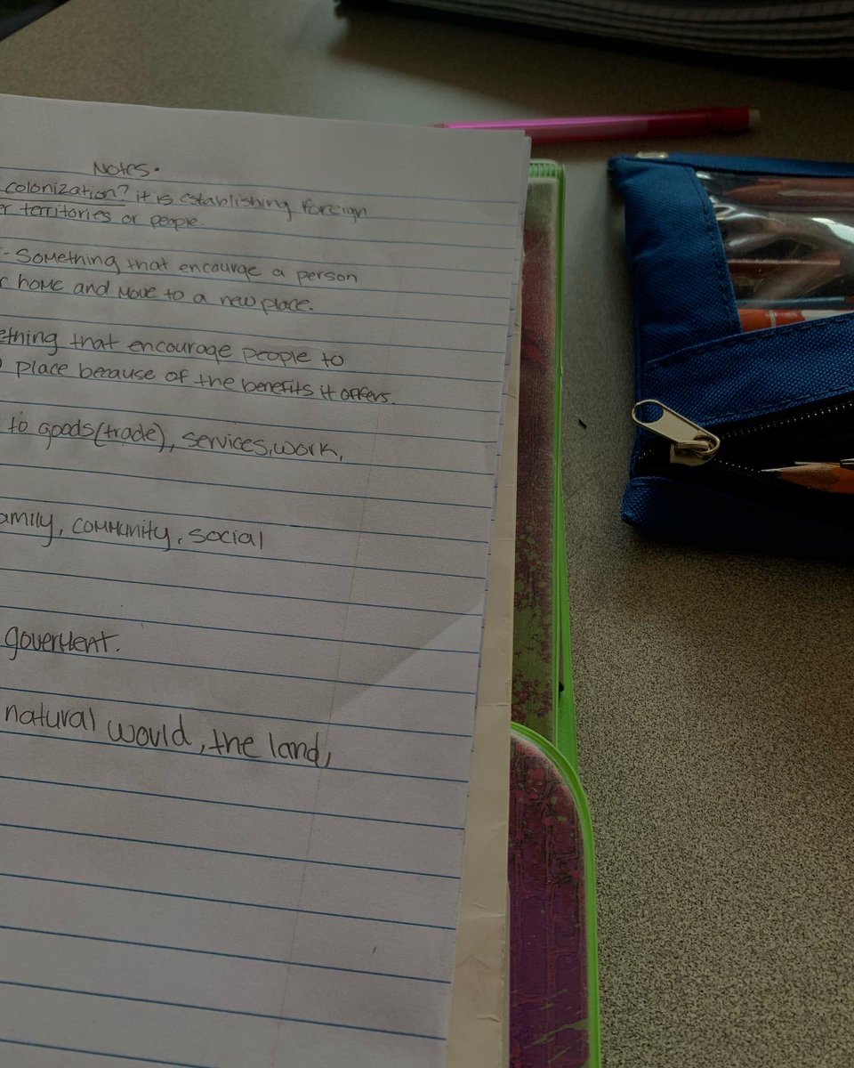 theyenvylexisss's tweet photo. i be in school in my shit, cause ain’t nun for me here ✌🏽 https://t.co/9yhABRAjKJ