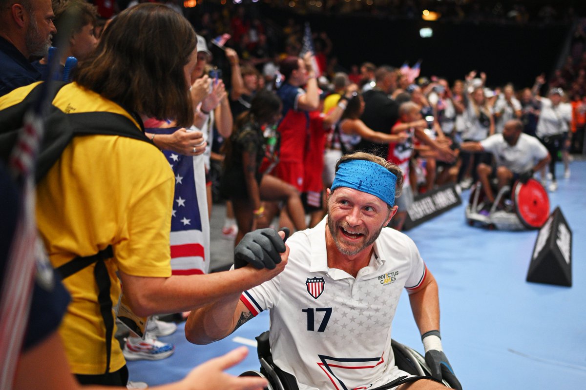 Nothing but love at the end of Day 2 at the #InvictusGames! 

See you tomorrow! #WeAreInvictus 💛🖤