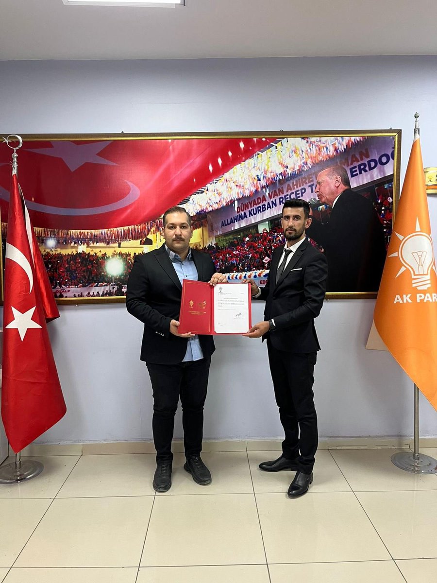 KadOzalp's tweet photo. Genel Merkez Gençlik Kolları Başkanlığı tarafından ÖZALP İlçe Gençlik Kolları başkanlığına Rıdvan ELİBOL  atanmıştır Görevi devreden Cihan MERAL  bugüne kadar yaptığı görevden ötürü kendisine teşekkür ederiz
Özalp Gençliğimize hayırlı olsun.@emreguray65 
@havvaduran65 
@ercanagar https://t.co/log8BzhevR
