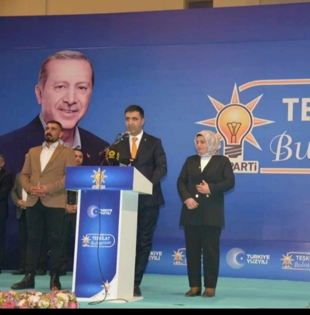 KadOzalp's tweet photo. Genel Merkez Gençlik Kolları Başkanlığı tarafından ÖZALP İlçe Gençlik Kolları başkanlığına Rıdvan ELİBOL  atanmıştır Görevi devreden Cihan MERAL  bugüne kadar yaptığı görevden ötürü kendisine teşekkür ederiz
Özalp Gençliğimize hayırlı olsun.@emreguray65 
@havvaduran65 
@ercanagar https://t.co/log8BzhevR