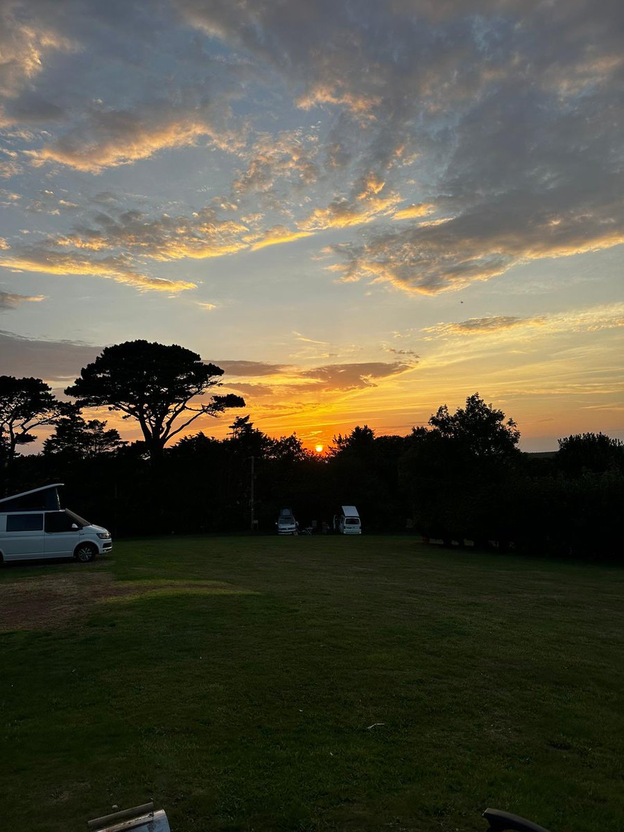 ***T E N T B O X  E S C A P E S***

First night in our brand new @tentbox 🏕️. 

For our first adventure we decided to travel just an hour or so down the road to the beautiful Hope Cove which is in Marlborough, South Hams, Devon 📍