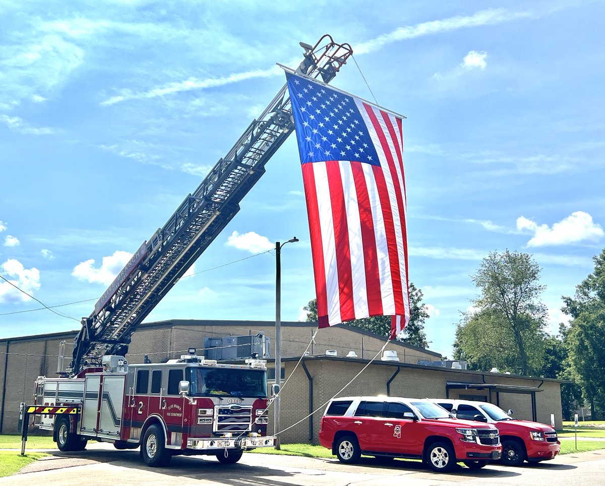 DCSeNews's tweet photo. Olive Branch Middle School band hosts a remembrance ceremony for those that lost their lives on 9/11 and the attacks that impacted our country on the terrifying day. Attendance included first responders of the city and Mr. Uselton. May we never forget. #TeamDCS @nick_eddlemon https://t.co/akK54Wuk8q