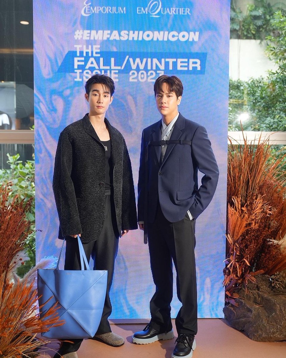 ForceBookBR2's tweet photo. 📌| FORCE X EMFASHIONICON
📍#EMFASHIONICON
📍#TheFallWinterIssue2023
08.09.23| Ig feed emporium_emquartier
#fforce_ #fforcejs
---
🐈⬛ https://t.co/9qaiCEHVvk