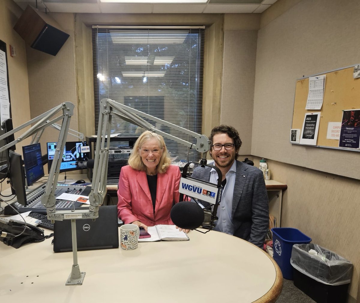 devonbleibtrey's tweet photo. Had an awesome time spending the morning with @irwinsh talking about how @flockxofficial uses AI to help entrepreneurs, artists, and small businesses connect with the Grand Rapids community during @ArtPrize
https://t.co/p9ujK0oy2v https://t.co/2xMRxHD8Qu