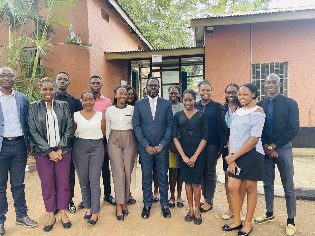 KskFoundation's tweet image. Gaining insights from the best in the field! 📊 

Honored to have the Head of Statistics, Peter Kagumya at Bank of Uganda share wisdom on the pivotal role of the central bank with our team. 🏛️💡 #CentralBankEducation #LearningFromExperts #BankOfUganda