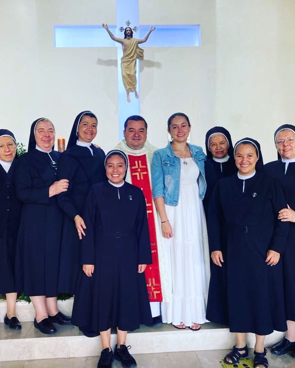 QuieroserMD's tweet photo. Nos unimos a la felicidad de la Hna. Diana Marcela que inició su noviciado el pasado 8 de  septiembre. Felicidades !!! https://t.co/4o9H7u9CjZ
