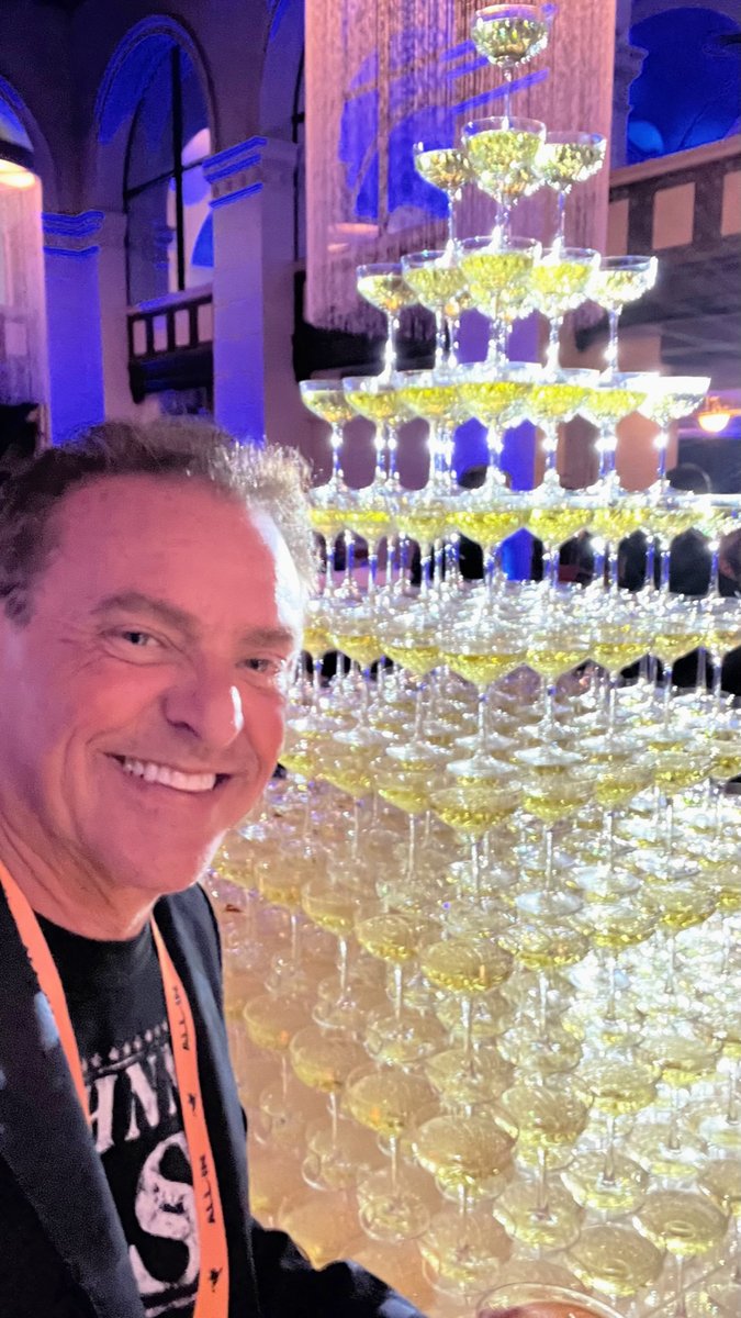 MikeKoenigsReal's tweet image. I'm attending the @theallinpod Summit in Los Angeles... meeting a ton of amazing people and seeing incredible speakers. Two days and three nights of real talk and incredible parties. Stay tuned for more...
#SuperpowerAccelerator #AiAccelerator 
#SuperpowerAccelerator…