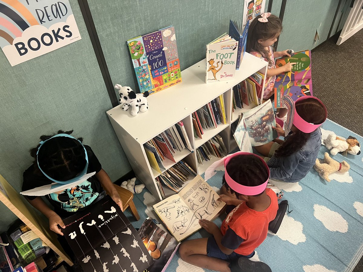 DianeBurkeRead's tweet photo. These Kindergartners Owls are totally engaged in their stations.  They are following established structures and routines to complete station activities.  @HumbleISD_OE @Oakskinder https://t.co/4mebYBJoao