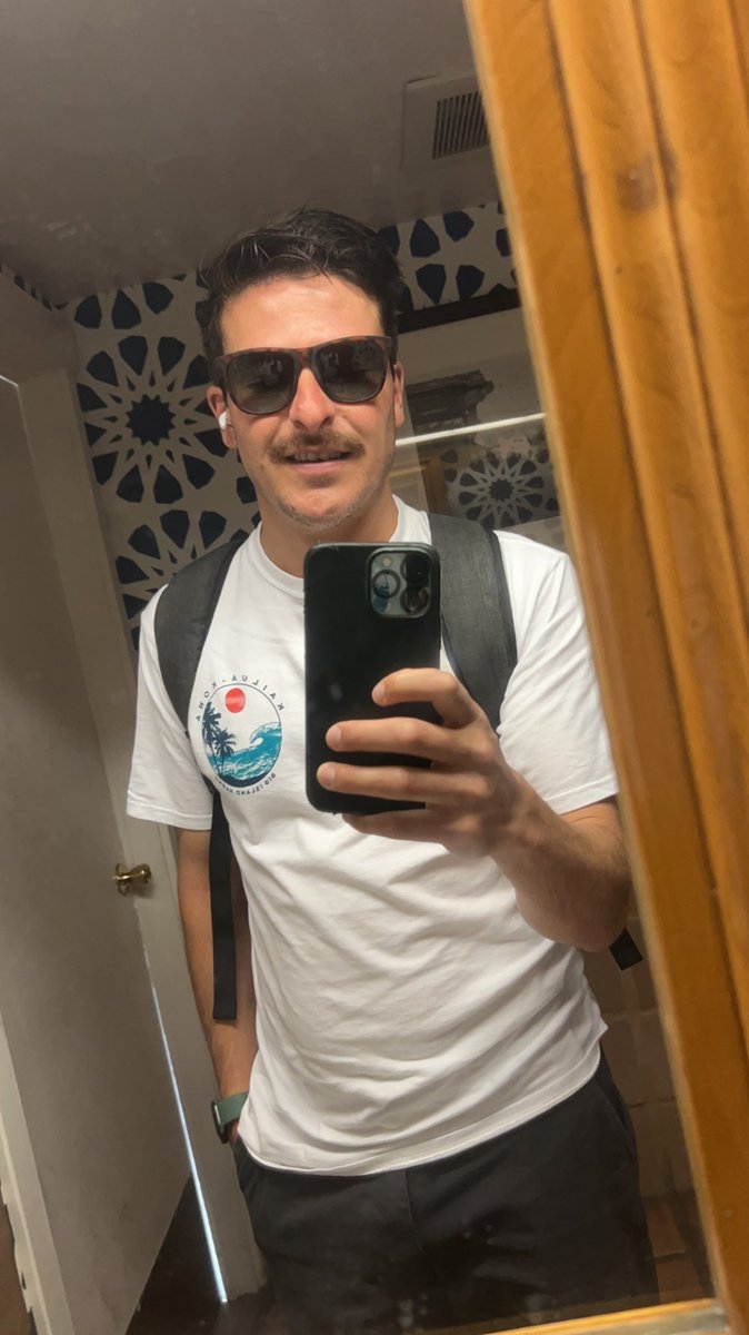 crazyporto's tweet photo. Just another random bathroom pic https://t.co/1vNRjkzVmr