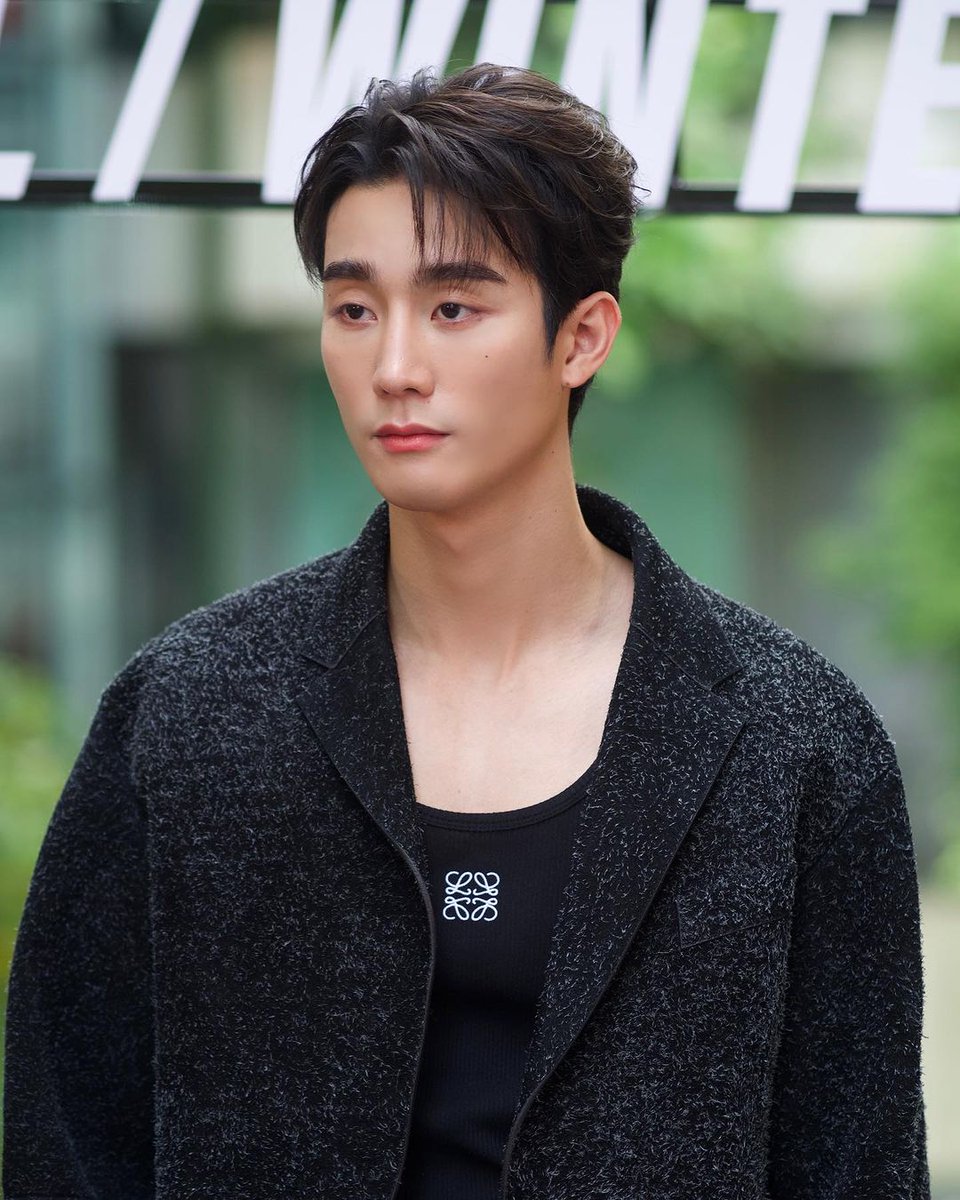 ForceBookBR2's tweet photo. 📌| FORCE X EMFASHIONICON
📍#EMFASHIONICON
📍#TheFallWinterIssue2023
08.09.23| Ig feed pugkyy
(+)⤵️
#fforce_ #fforcejs
---
🐈⬛ https://t.co/H6VazAthGl