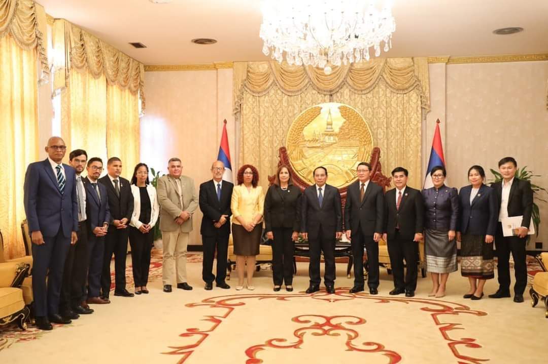 El MSc. José Carlos Cruz Sandoval, Director General de Joven Club de Computación y Electrónica forma parte en su condición de diputado a la <a href="/AsambleaCuba/">Asamblea Nacional Cuba</a> de la delegación que participa en la visita a la República Democrática de Laos.
#Cuba <a href="/coy_ermis/">Coy</a> <a href="/SuselyMorfaG/">Susely Morfa González</a>