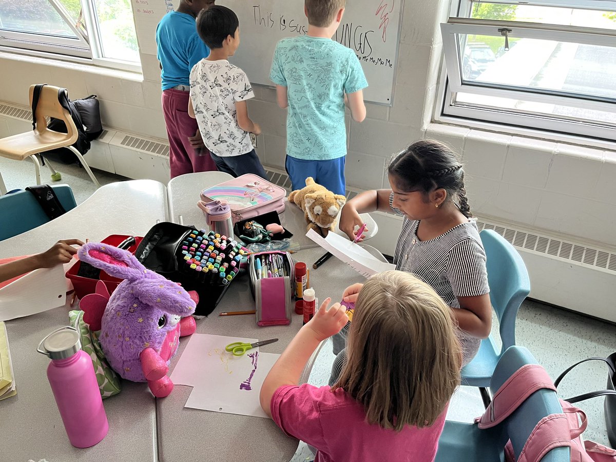 MmeLafrance's tweet photo. We are off to a great start in Grade 4! The students have worked hard this past week learning new routines and building our classroom learning community. They particularly enjoyed practicing the indoor recess routine in our classroom! 😉 #STMWolfpack https://t.co/yHDKvIf2KD
