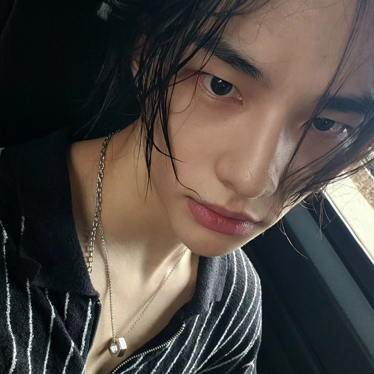 hyunjinpost's tweet photo. instagram update https://t.co/kA4JYsqSVL