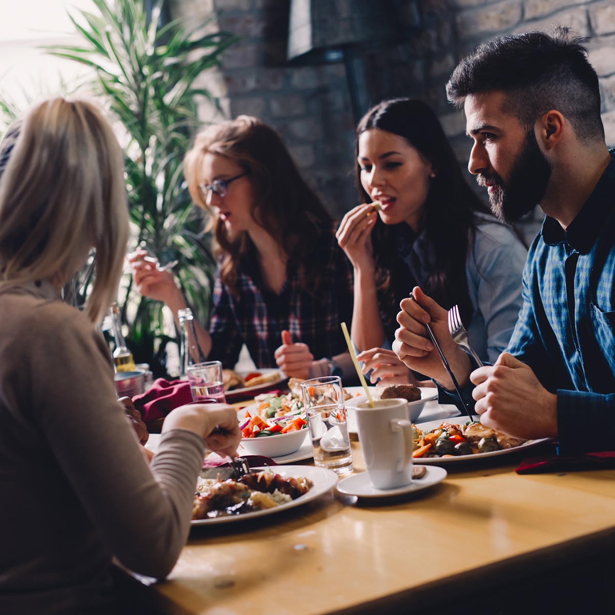 foode_app's tweet image. Reuniting with #colleagues and it feels so good .... However, finding the perfect spot that accommodates everyone's #preferences can be a challenge!  'E' is here to save the day (and your precious time)! 🎉 (1/2)