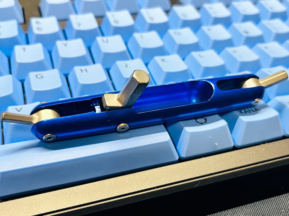 s_gushi's tweet photo. ライド時の携帯品を点検中。

その中でequipt サーディンがあるんだけど、6mmの出し入れの動きが鈍くて出せないことが判明。バラして清掃&amp;注油。何度も慣らしていい感じになりました😄

後は両先端にエンドキャップでも被せましょうかね。デジタルノギスによると13mmでいけそうだな…🤔

#equipt https://t.co/HTOW9g97jP