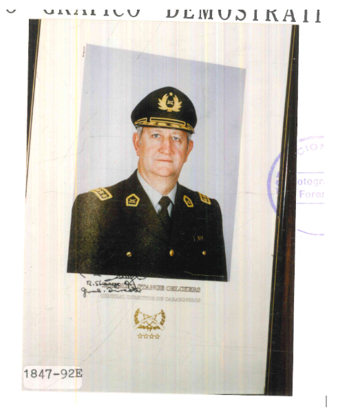 Los traficantes de drogas y armas dueños de Focus -empresa con la que se relacionaron los Pinochet Hiriart-, huyeron cuando el SII fiscalizó sus oficinas. En la gerencia aparecieron armas, chalecos antibalas, retratos de Pinochet y de Stange autografiados
ciperchile.cl/2023/09/11/los…