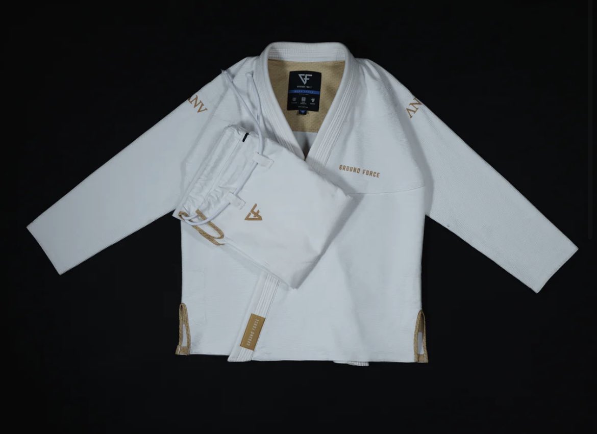 ILIASBJJ_'s tweet photo. #concours 🎁
Je fais gagner le gi ANV avec lequel j’ai combattu au championnat du monde et avec lequel j’ai gagné l’absolute week-end dernier 🥇🥇

Pour tenter ta chance :
RT + follow @ILIASBJJ_ 
Follow sur Instagram : 
https://t.co/b2t5aqQWM4

☘️ Tirage dans 24h https://t.co/qOFb4Agq5x