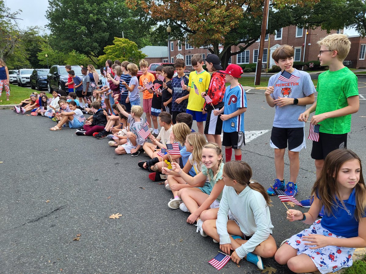 5th graders await the 9/11 processional down Main Street <a href="/TollGateGrammar/">Toll Gate Grammar School</a> #NeverForget