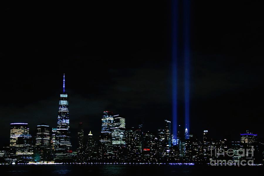 buff.ly/3PeltEb The #day the #world stopped. #September11 #Rememberance #ShouldNotHaveHappened #FreedomTower #NYC #lights