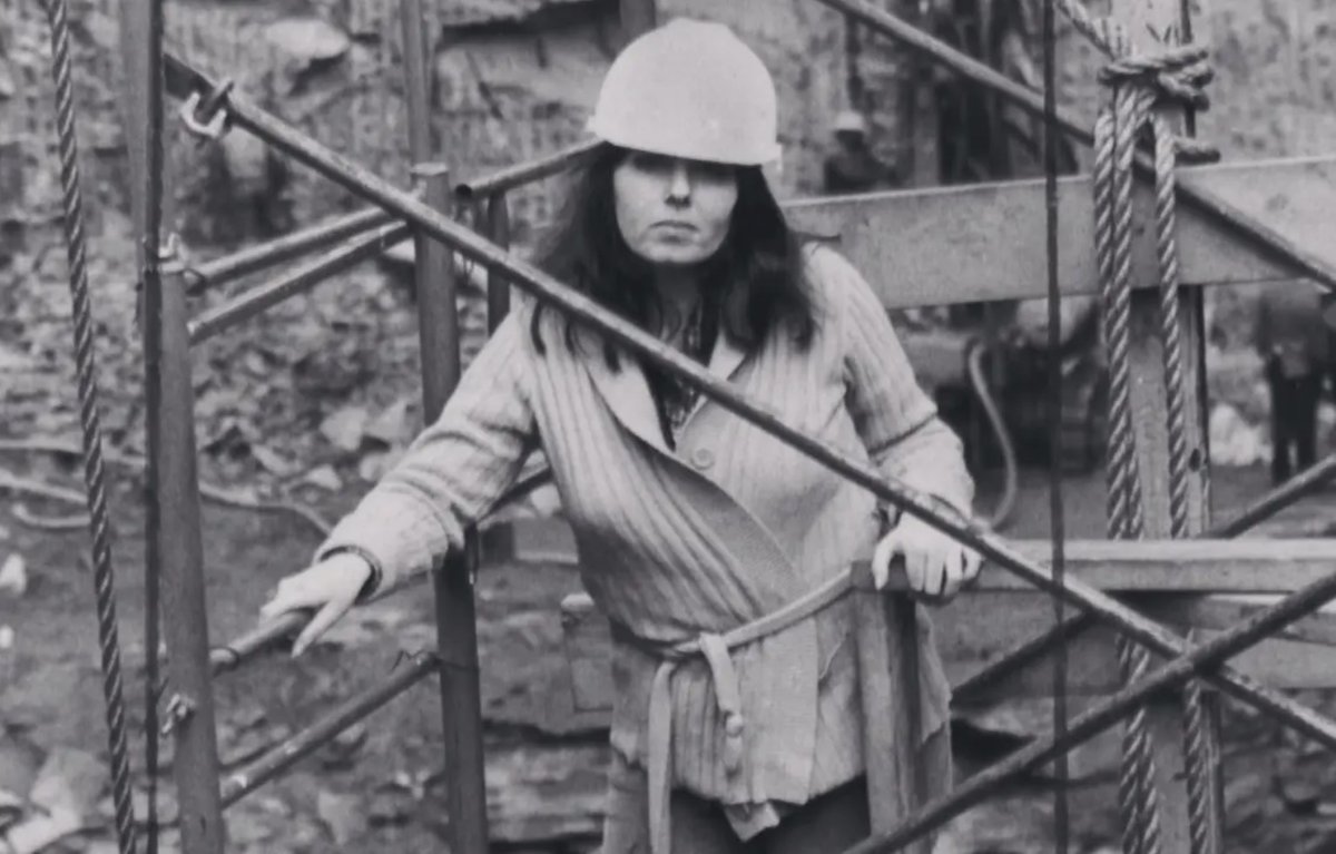 RealVinnieJames's tweet photo. Donald Trump gave the job of constructing Trump Tower to Barbara Res, making her the 1st woman ever to build a skyscraper. That was a highly praised milestone in history, until of course Trump ran against the Democrats: the hypocrites now supporting MEN in woman's sports. 🤦🏽‍♂️-VJ https://t.co/NpbJXGVj2B