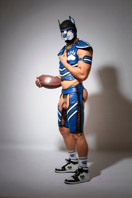 Would you like to join my team? 🏈 https://t.co/cElwHgb9yy