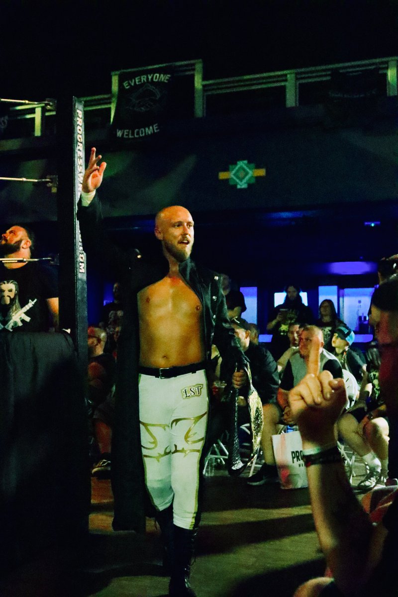 MCN_371's tweet image. His photos need middle finger(s)
スパイク・トリベット Spike Trivet 
@ThisIs_Progress FEEL THE NOIZE @ O2 Academy, Birmingham
9 Septemper
#SpikeTrivet
