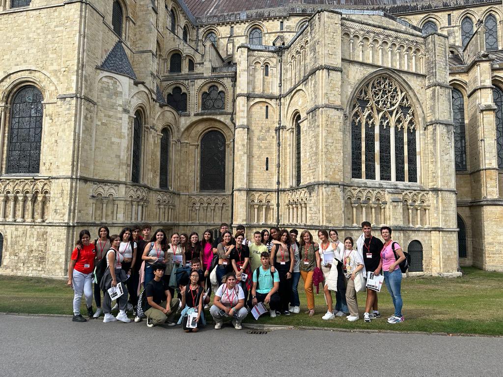 Colegio La Marina tweet media