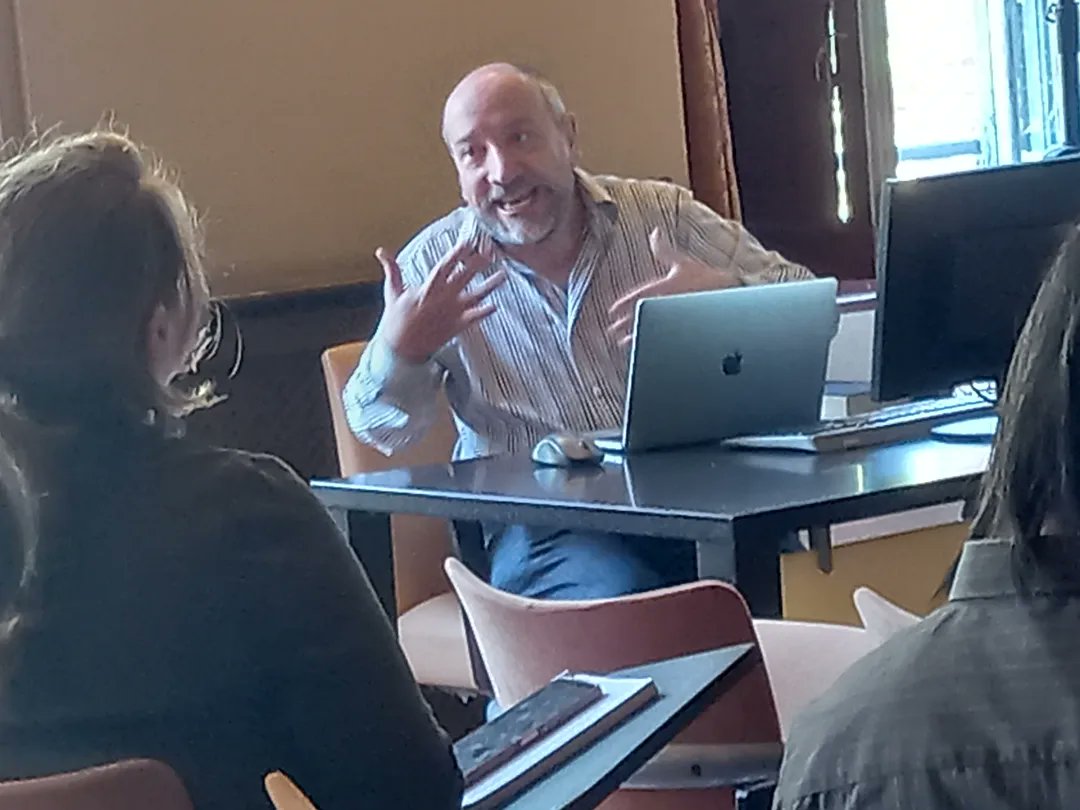 AsetelS's tweet photo. Second session of the Methodological Pills. José Manuel Ruiz and Nieves Rosendo about #Metafiction 

IV International @AsetelTeoria Summer School https://t.co/VB9JB6QeYV
