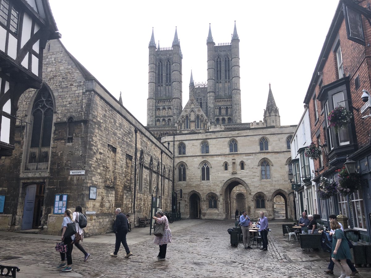 HidenIsochema's tweet image. A lovely walk this evening up to Lincoln Cathedral at #RAMS2023 @UoLChemistry...