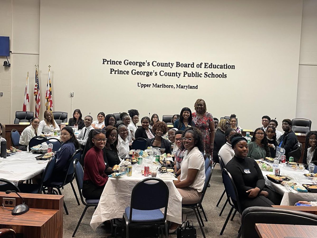 RayneRiveraF's tweet photo. So excited to introduce the 2023-2024 SMOB Advisory Council (SAC)! Our retreat was a success 😁Thank you to Superindent House, Chair Mickens-Murray, and Vice Chair Walker for providing comments to the SAC! Looking forward to the work this year!! https://t.co/Kpx9IUDhlG