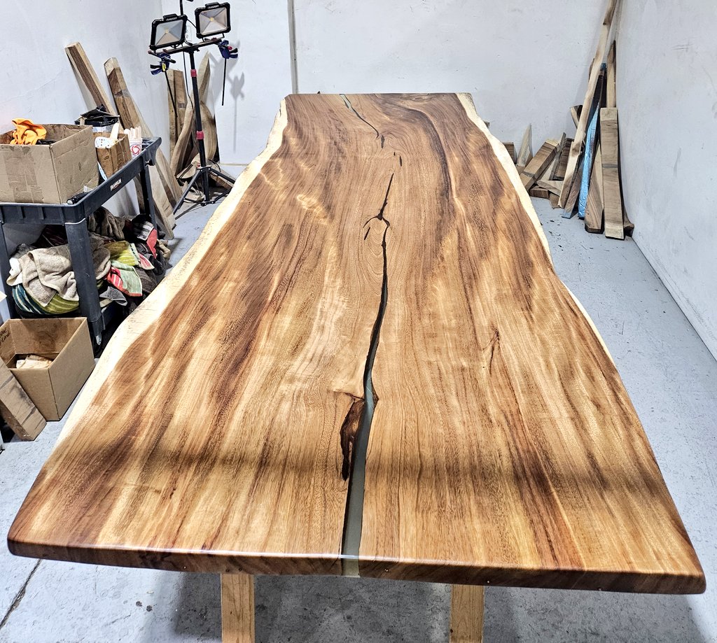 Finished this massive 12' X 50" beauty the other week. (Catching up on posts). It took a few days to do because of its size and how dense it was. It came out really nice, especially with all the rippling going down the sides of its length.

🐻💪🌳💙