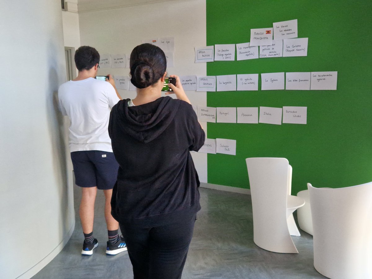 Canto_digital's tweet photo. Coopérer, argumenter, négocier, bouger, occuper l'espace... pour construire le début du cours sur la guerre civile espagnole en classe euro espagnol histoire géo. #espacelangues #cps @LP2I_86 @LP2iHispa https://t.co/xBDRaxdfBc