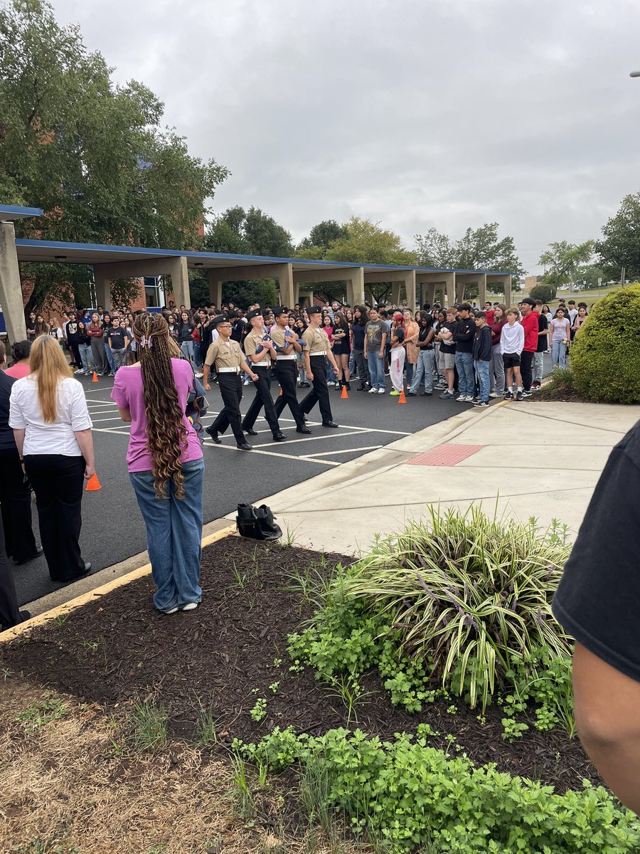 Today, 9-11. We remember. We reflect. Thank you to all who have sacrificed and all who keep us safe. <a href="/PWCSNews/">PWCS</a> <a href="/LDMcDade/">LaTanya D. McDade, Ed.D.</a> @KaneLisamarie