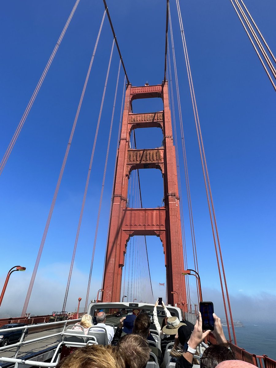 ttidmore1's tweet photo. Karl the fog rolling in to the Bay https://t.co/jwuEGhpQRt