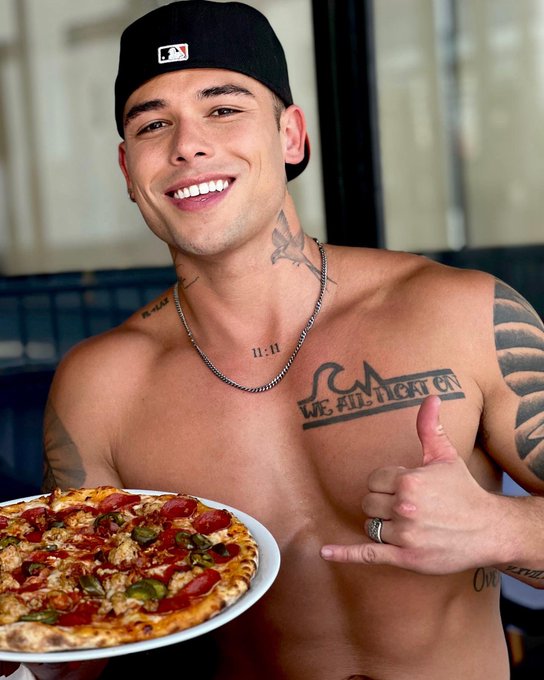 Hey Everyone! I now have a limited time custom pizza available Pizzeria Vivoli &amp; Italian Grill on Sunset<a href="/tag/debauchery"class="tags"><span>#debauchery</span></a>