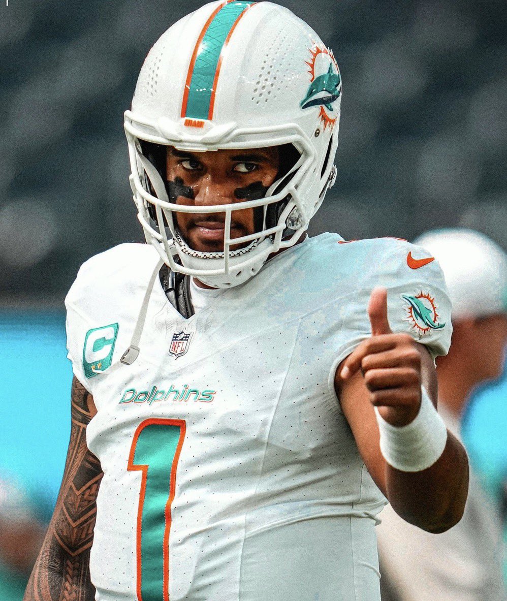 EliteMarino's tweet photo. Total air yards yesterday: 

Tua Tagovailoa: 310
Justin Herbert: 43

Total yards after catch: 

Tua Tagovailoa: 156
Justin Herbert: 185 https://t.co/qN9MA1asmc