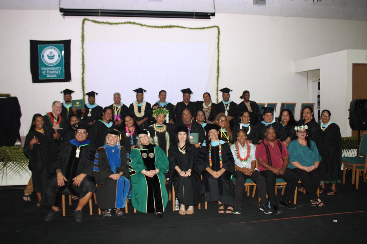 WSRLPALS's tweet photo. Director Ivy Yeung '17 was mentioned in @uhmanoa
News on August 9, highlighting the 24 Marshallese Master degree graduates in the UH PACMED program, a program that allows educators to continue their education while remaining in their home communities.  

#UHManoa #FacesofManoa https://t.co/Ipdt46ayiD