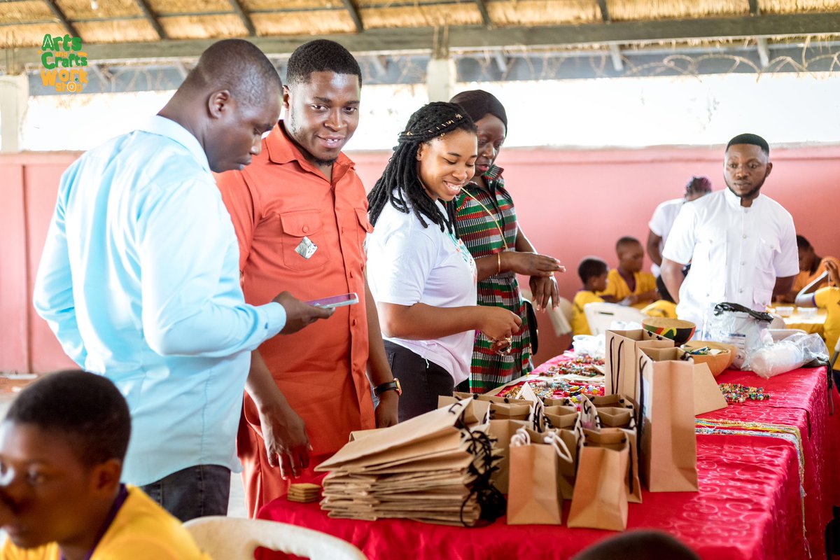 EtornamOms's tweet photo. My Future President @edemagbana visit @Volta_caf Arts and Crafts workshop organized for Orphans. #Unlockingyourcreativepotential https://t.co/Hx27FFP8vW