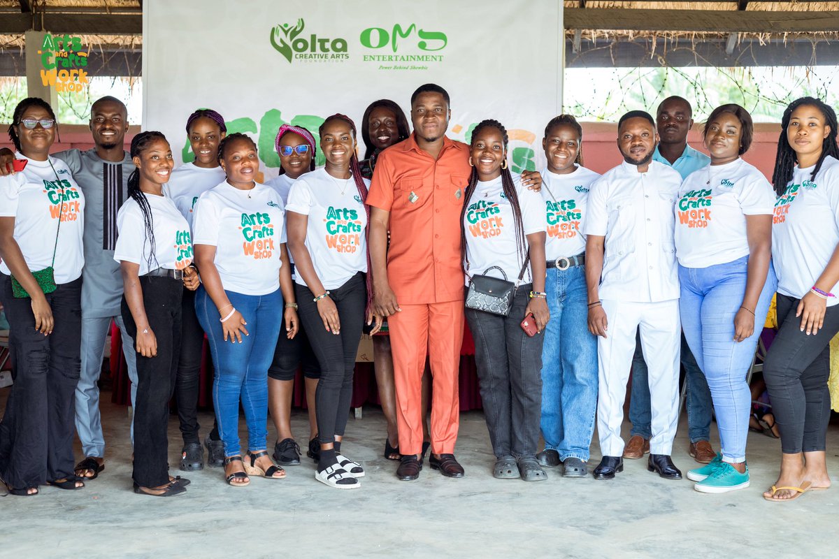 EtornamOms's tweet photo. My Future President @edemagbana visit @Volta_caf Arts and Crafts workshop organized for Orphans. #Unlockingyourcreativepotential https://t.co/Hx27FFP8vW