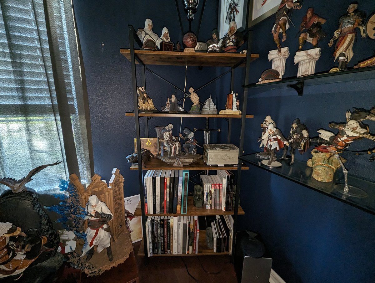 b_Dub1977's tweet image. Requiescat in Pace, Altair! It is here, and fits in nicely with my AC items! Thanks, @PureArtsLimited, for another amazing AC statue! 
#RIPAltair
#AssassinsCreed